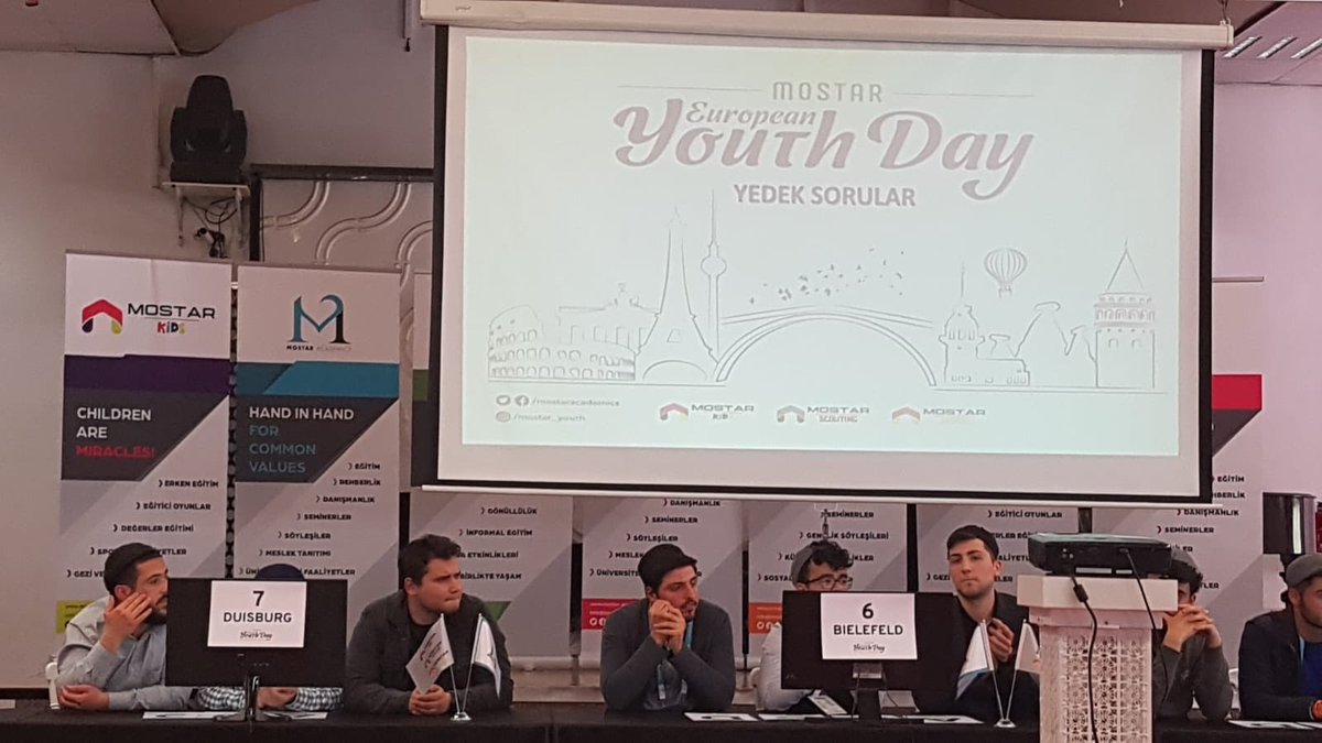 Program içinde bilgi yarışmaları organize edildi.