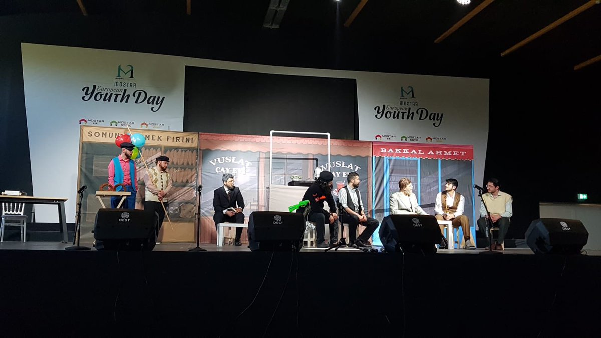 Unser Programm hat für die Jugendlichen mit einem Theaterstück, Sufi Musik, kaukasischem Schauspiel und weiteren Vorführungen sein Ende gefunden.