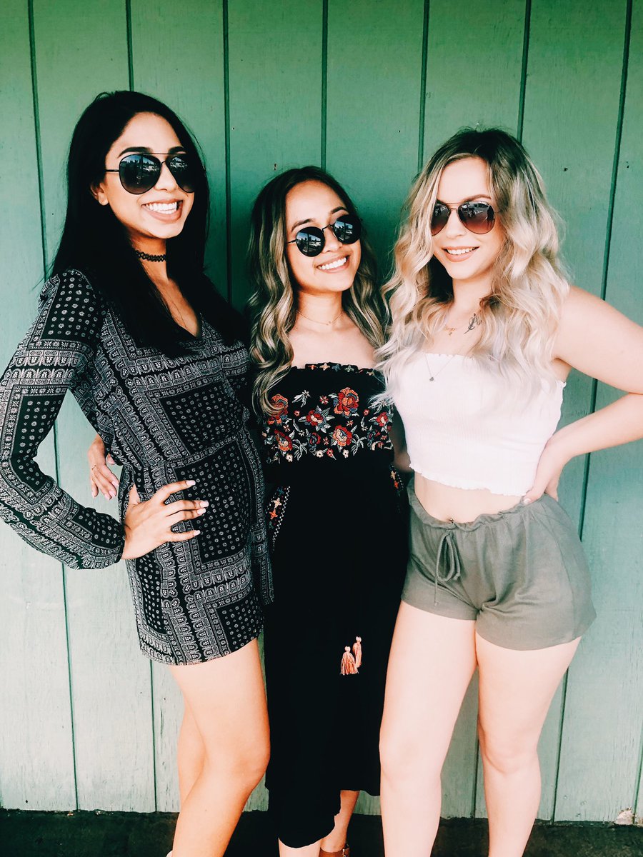 We are loving this weather 🌸 It’s almost the weekend!! We can’t wait to relax and soak up the sun! 🌞What are you plans this weekend? ☺️
