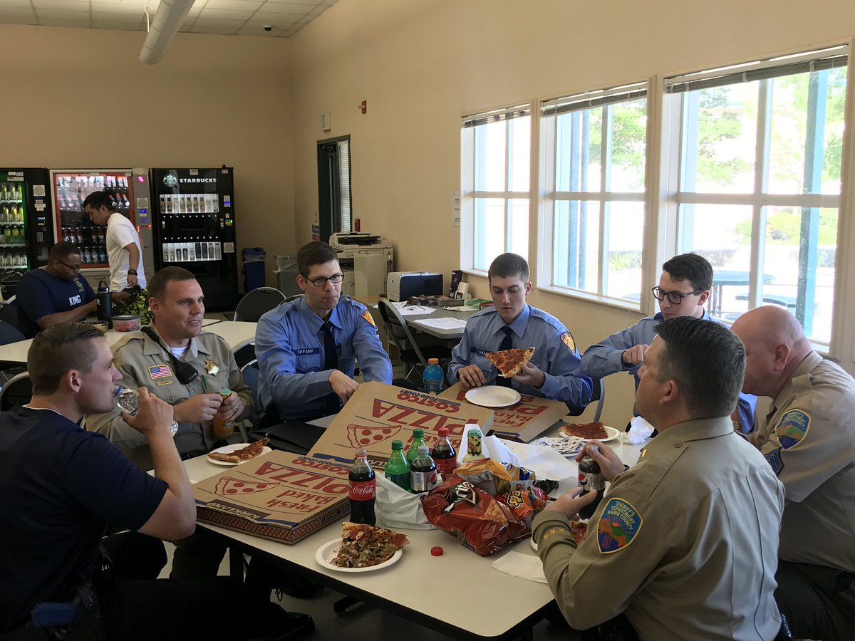 MarinSheriff's tweet image. Our Professional Standards Unit makes regular visits to the @_SRJC police academy to have lunch with our recruits. Building relationships is vital for our leadership.
#Class200 #Class201
#PoliceTraining #LawEnforcement
#Leadership