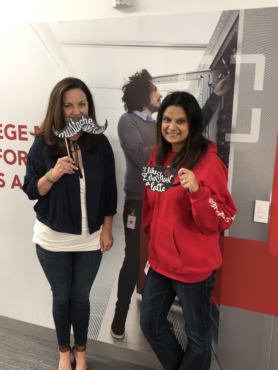 IdsecAndy's tweet photo. Selfie for new decorative walls @Centrify #zerotrustprivilege https://t.co/02C0GJbPzV