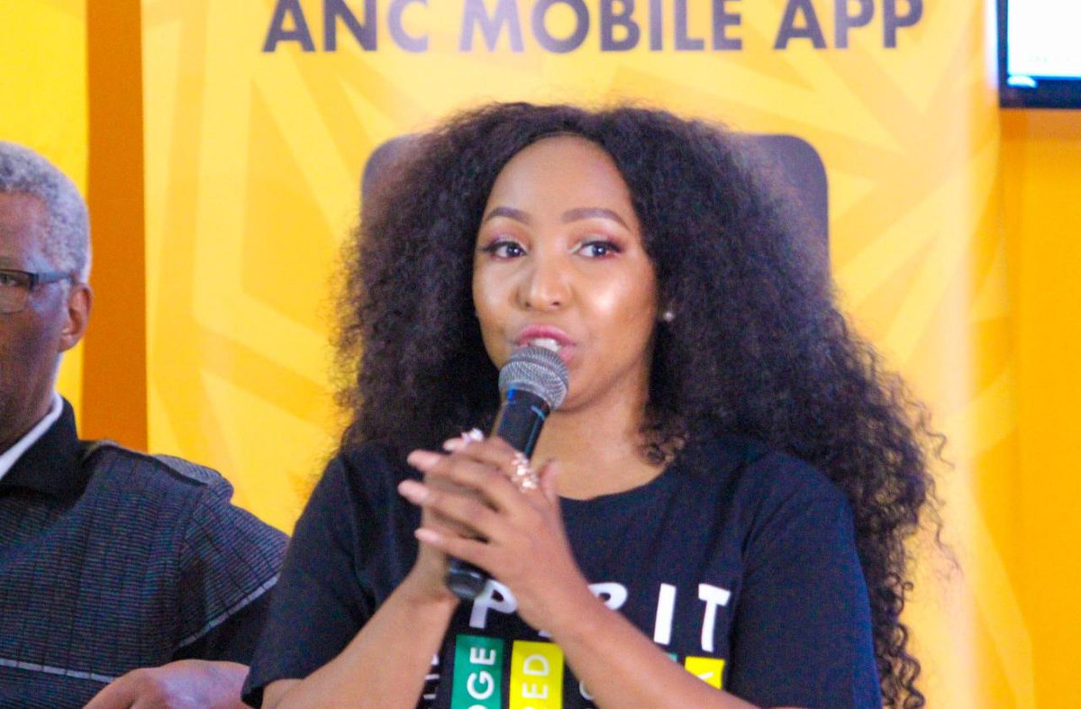 T_Mokena's tweet photo. Today Rorisang the singer and former YoTV presenter was part of the progressive launch of the ANC App...
The App is about giving the goods of the movement.
#ANCMobileApp
π€ππ https://t.co/RtoDnMTpsS