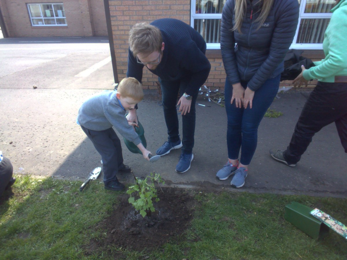 StStephensPS1's tweet photo. Let's hope for more willing helpers tomorrow. We had so much fun and achieved so much!! #jobinprogress https://t.co/YoRIxAipXw