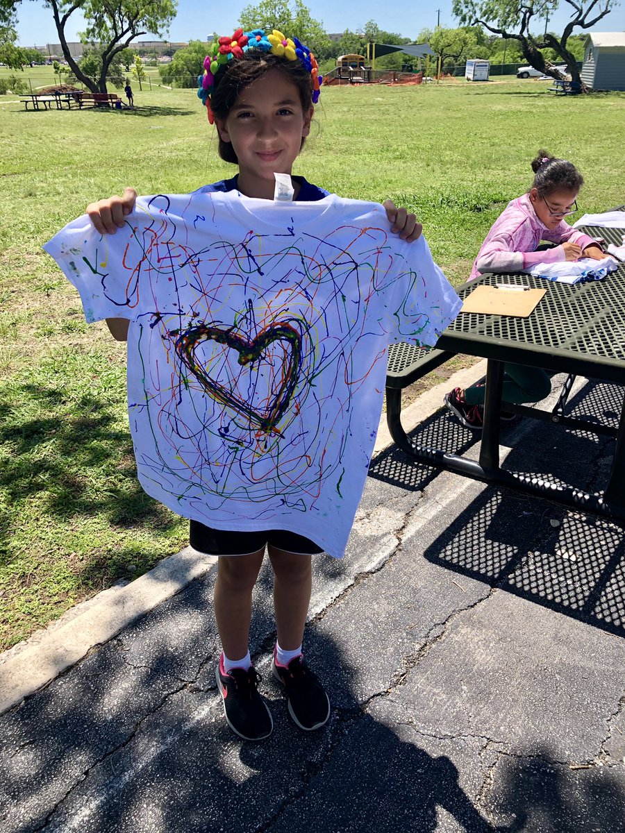TiptopTeaching_'s tweet photo. Last club meeting and we made our own shirts! #CraftandCookingClub #fshe https://t.co/jrSsF4fWef