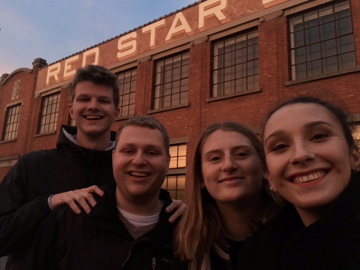 MeesLynn's tweet image. Vanavond vertoonde het Red Starline Museum de documentaire over het 100-jarig bestaan van YWCA Antwerpen. Onze brochure én folder werd tijdens dit evenement ineens ook uitgedeeld! Trots op onze creatie en de docu! 👌🏼🙏🏼 #MasterMPC #YWCAAntwerpen