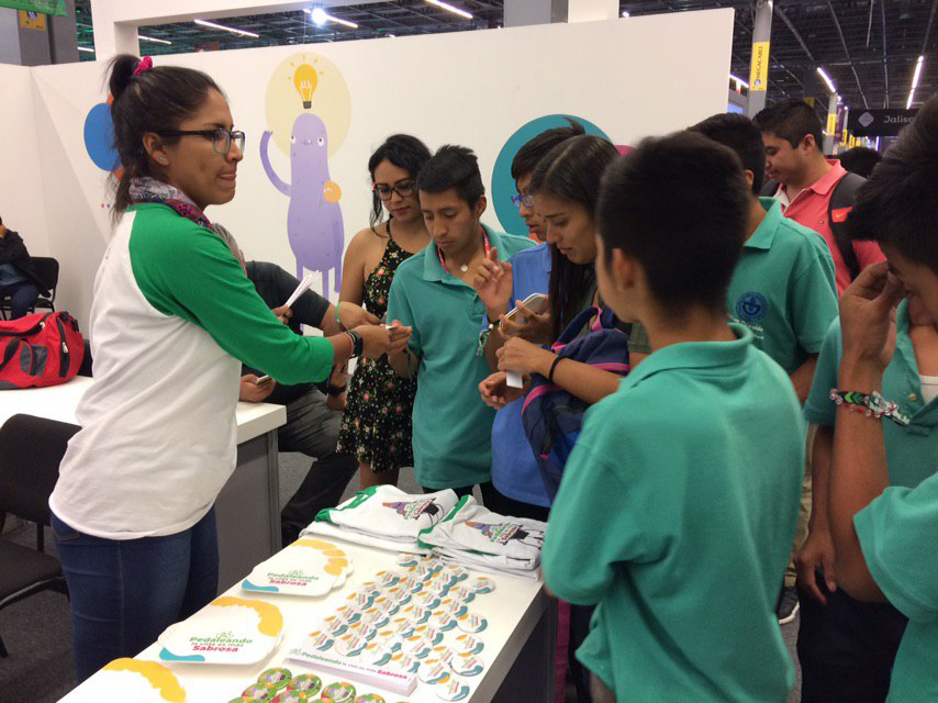 GuadalajaraGob's tweet photo. Así se viven las dinámicas en nuestro stand en #TalenLand 2019. La Dirección de @GdlMovilidad tiene diferentes dinámicas para ti. Acércate y llévate algunos souvenirs de #GdlLaCiudad. https://t.co/LwciAOPhX4