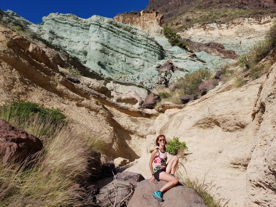 Gran Canaria nascosta: montagne arcobaleno e cascata balneabile mylifeintrek.it/gran-canaria-n…