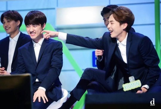 ChanyeolDo9's tweet photo. #BBMAsTopSocial EXO

когда ты самый суровый в  exo, но все считают тебя милашкой.

давайте любить До Кенсу,нашего пингвина.

@weareoneEXO https://t.co/ydPl4OH1CL