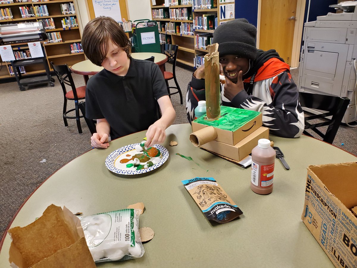 HillMSLibrary1's tweet image. Some of my awesome Hill Highlanders being creative with cardboard... #funtimes #makerspace