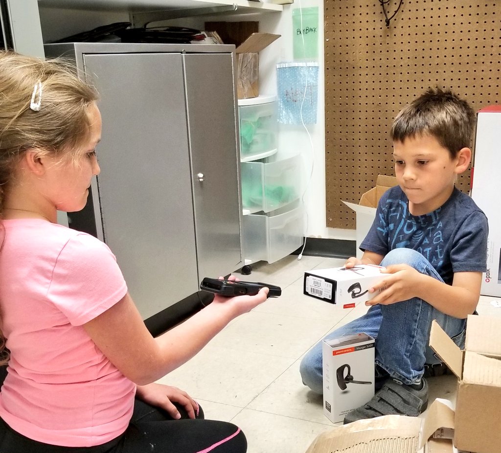 CorkinsCaleb's tweet photo. They both want to work at AT&T when they grow up
#KidsofATT #BYKTW https://t.co/Qdfa5uDT7Q