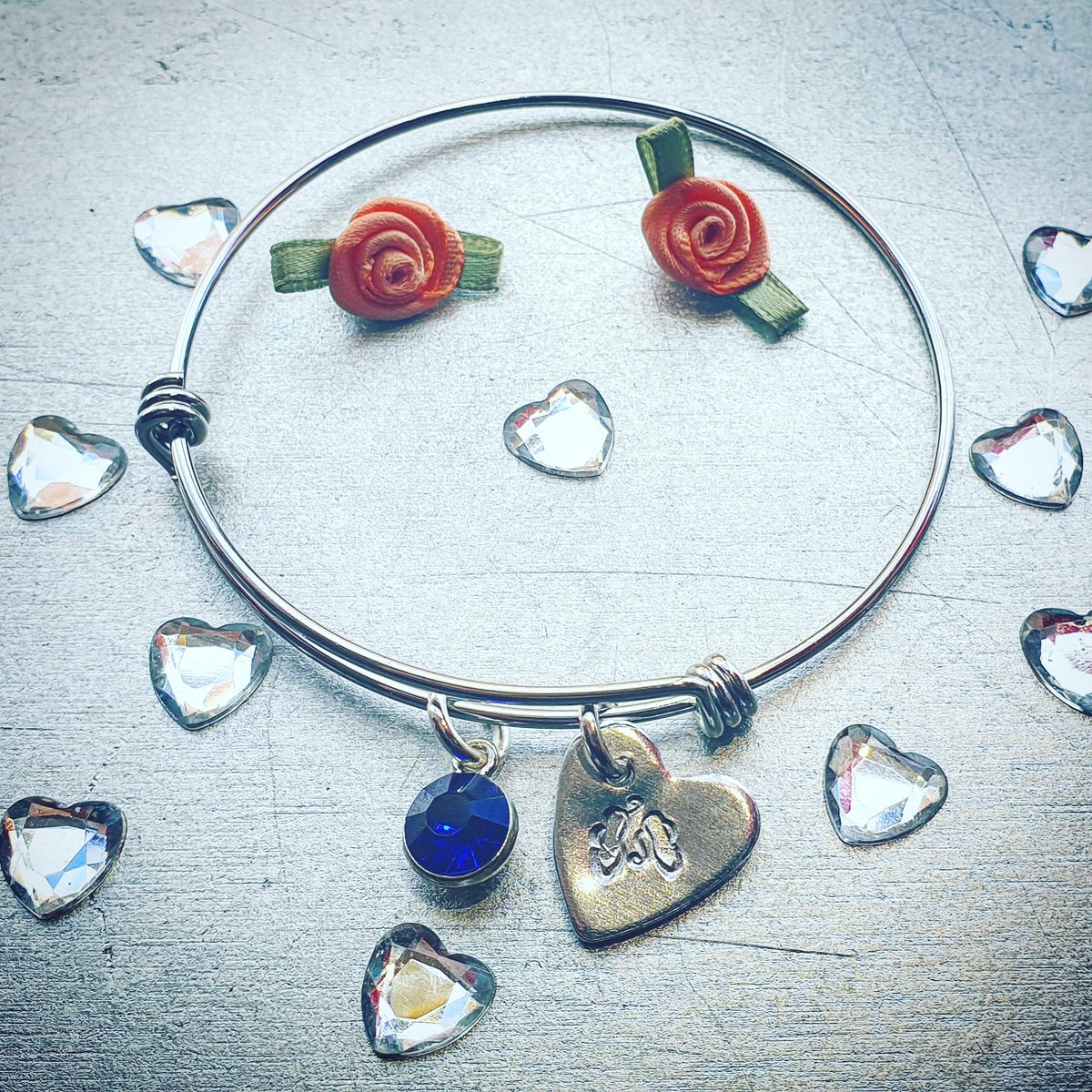 Ballethoo's tweet photo. Exclusive to Ballet Hoo are these lovely bracelets from @Lovebeauxdesign 

Only £14.99 these are the perfect gift for any dancer or teacher

Available for adults and children in a variety of different colours

#jewelry #exclusive #giftideas #dance #shop #shoppingonline https://t.co/53EyltVhKd