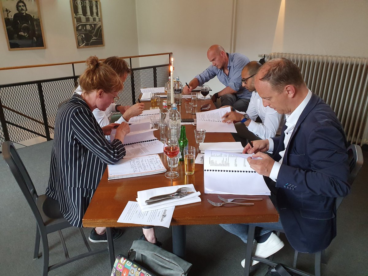 Het viel niet mee voor de jury om 8 halve finalisten te kiezen uit de vele fantastische aanmeldingen die wij hebben ontvangen. Na een kritische beoordeling en veel discussie zijn ze eruit. Wie zijn de 8 halve finalisten? Dat maken wij morgen bekend!