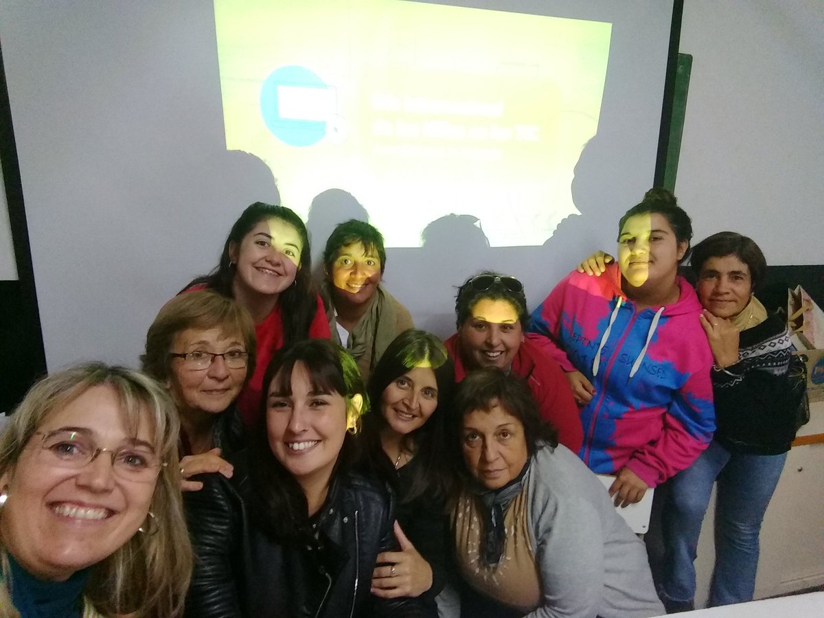 elvitakehler's tweet photo. Alumnas del curso de Computación del @Cfp401rauch Jornada por el día internacional de las niñas en TIC #NiñasEnLasTIC https://t.co/42FnwQQjNO