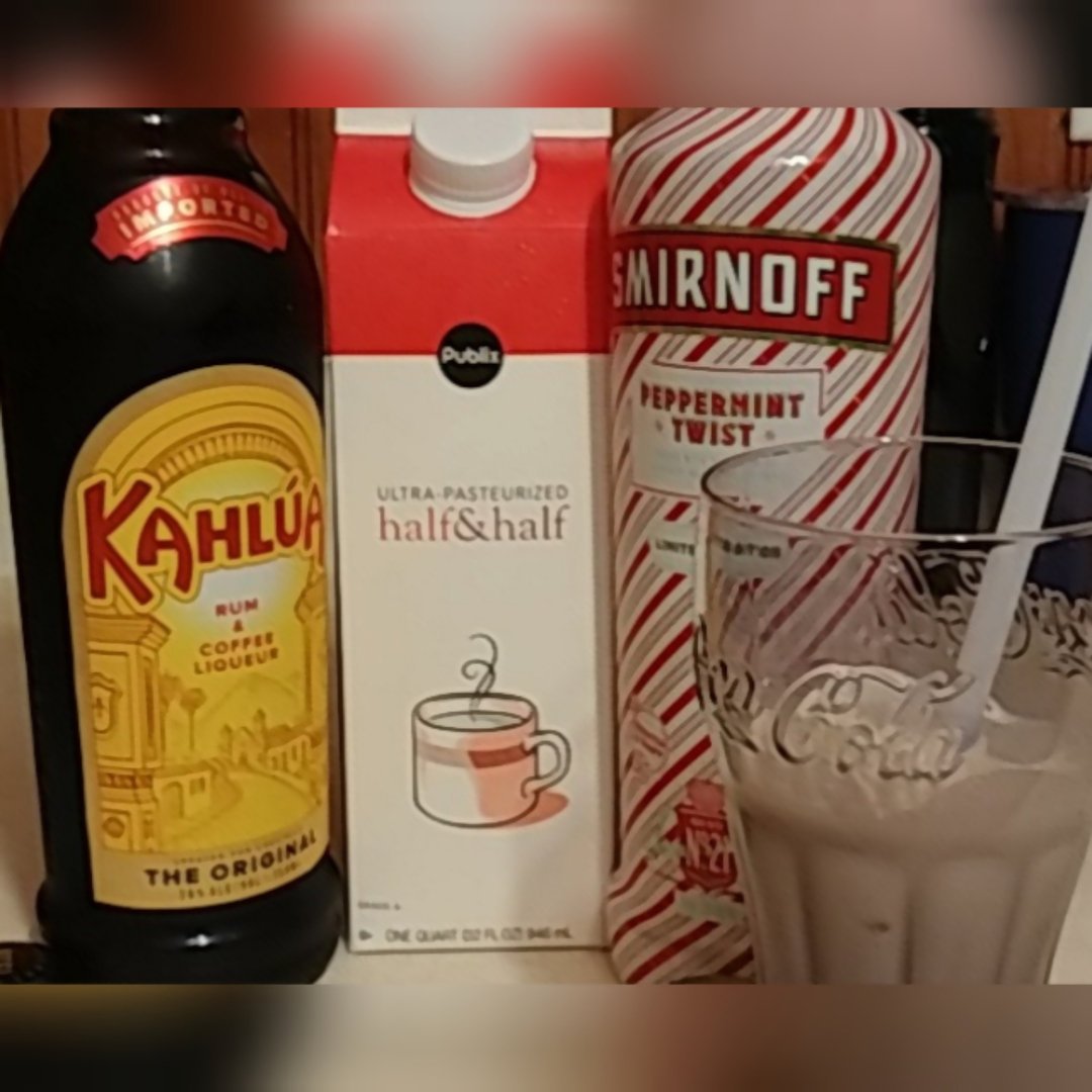 rwarman04's tweet photo. Peppermint White Russian. Easy 3 ingredients!! I know I'm going to be bringing these to every party I go to. #BirthdayBash #Influenster  #BirthdayBash! https://t.co/JBkVIdTgCZ