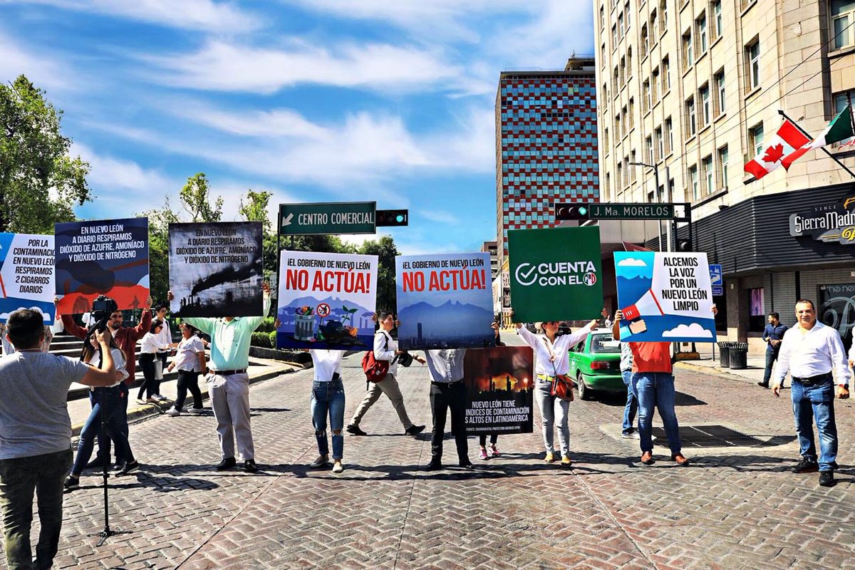 prinlmx's tweet photo. En el #PRINL salimos a las calles para exigirle al Gobierno del Estado una inmediata solución ante las nulas medidas para detener los altos niveles de #Contaminación que afectan la salud de los ciudadanos.
#CuentaconelPRI✅ https://t.co/ikkJyw2qh4