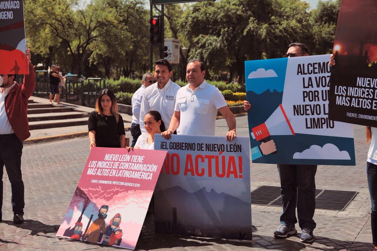 prinlmx's tweet photo. En el #PRINL salimos a las calles para exigirle al Gobierno del Estado una inmediata solución ante las nulas medidas para detener los altos niveles de #Contaminación que afectan la salud de los ciudadanos.
#CuentaconelPRI✅ https://t.co/ikkJyw2qh4