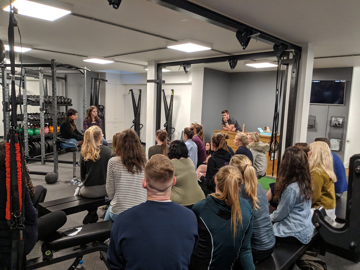 petejackson's tweet image. Hugely interesting talk at @evolve353  this evening with @mcgregor_renee educating us on performance nutrition, brilliantly hosted by @HLWints 

Amongst many takeouts was a point about using more internal cues to guide eating and to avoid falling captive to  tracking apps.
