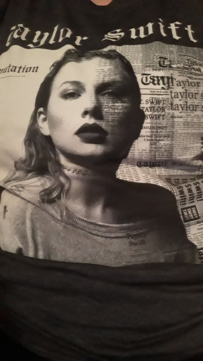 IrelandSwiftie's tweet photo. Less than 8 hours to go!!! Only clothing that's appropriate to wear tonight! 
I'm so excited!!! 💃🤗 https://t.co/KiMuhJZmQJ
