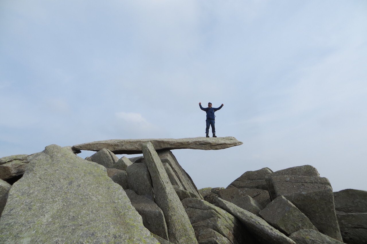 Neil Barker Ar Twitter Loved My Tryfan North Ridge Scramble Followed With Bristly Ridge Via The Sinister Gully Best Fun In Years T Co Taq6qfihal The Cannon Stone On Tryfan And The Cantilever Stone