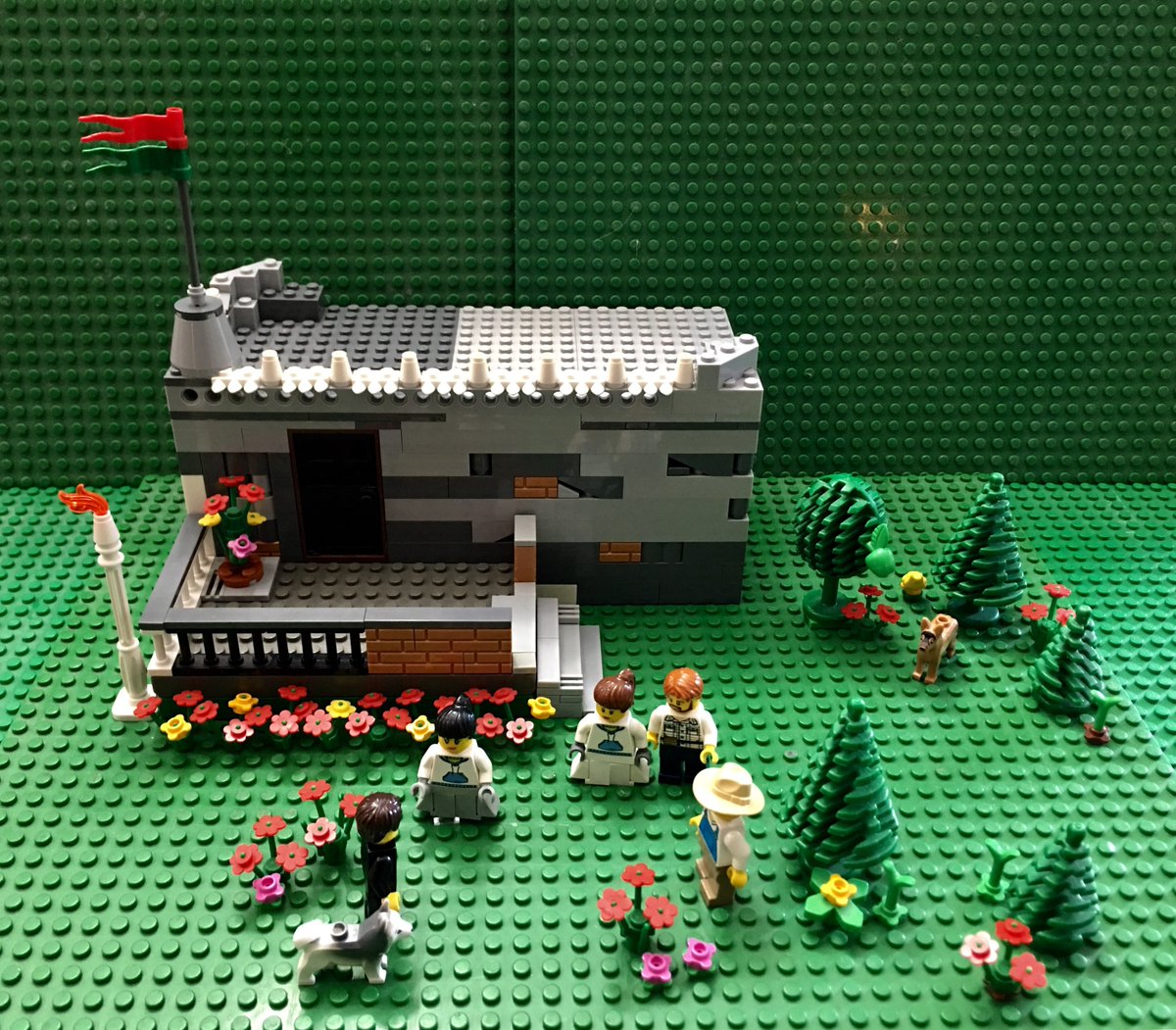 MrsPowellTweets's tweet photo. I actually had two students not only design but BUILD their LEGO sets. This one is Pemberly from Pride and Prejudice. #2ndaryela #tlap #PlayLAP #pemberly #prideandprejudice https://t.co/OVi3TmgpiD