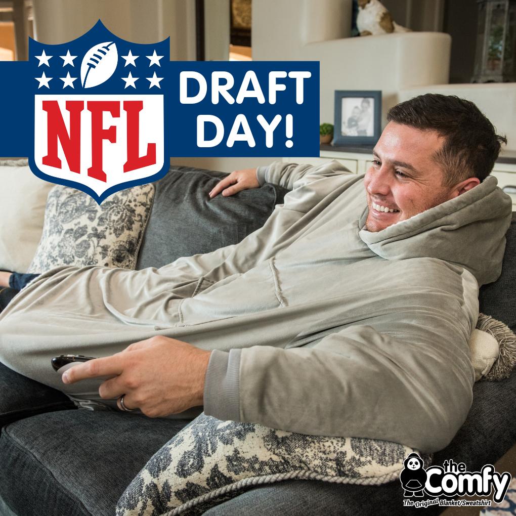 OriginalComfy's tweet image. And just like that, football season is back, baby! And you know what football season means, COMFY SEASON! Who is your team?!

Happy #DraftDay! 🏈#NFLDraft #FootballDraft #Draft