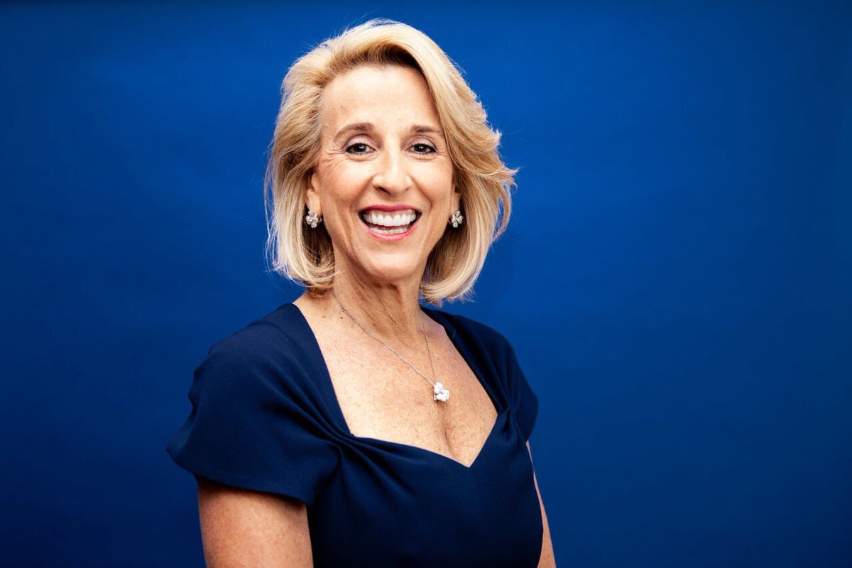 VeronicaDagher's tweet photo. Don’t change who you are to fit in to a male-dominated industry, says @Taylor_Morrison CEO Sheryl Palmer on this week’s Secrets @WSJPodcasts. Do you agree? Listen &amp; let me know what you think: https://t.co/NdfwLq757u https://t.co/DzqUsgUrpn