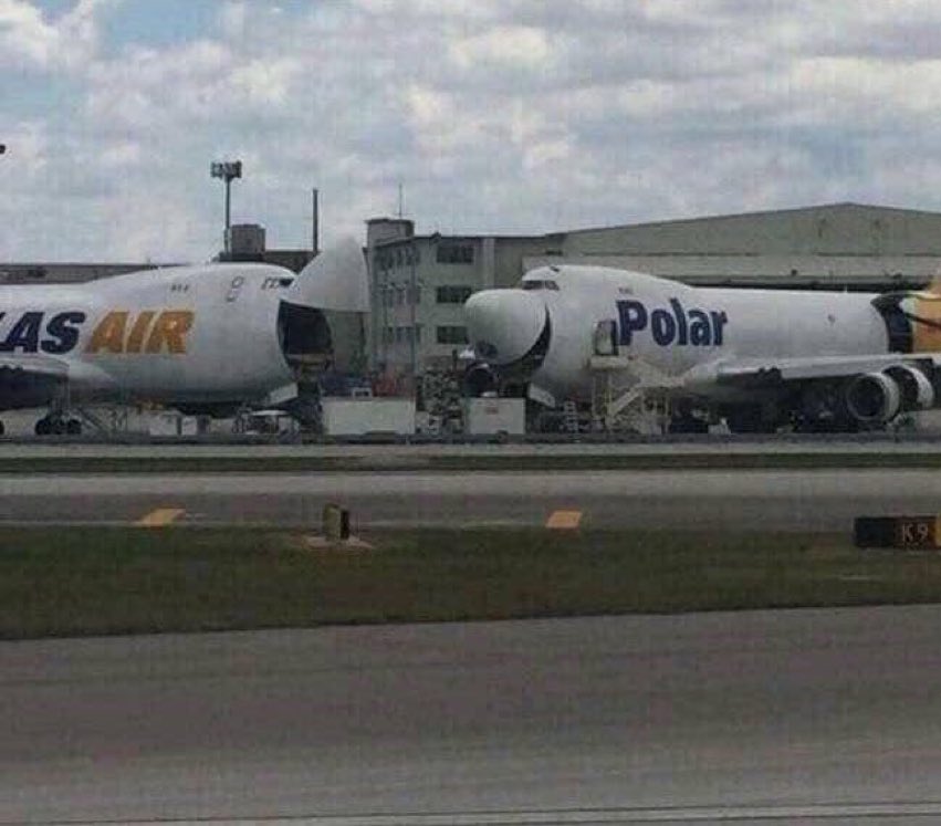 —… y entonces cuando llegaron HABÍA UN PINCHE CERRO EN MEDIO ALV JAJAJAJAJA
—Jajajajaja no mames jajaja no puedo jajajaja