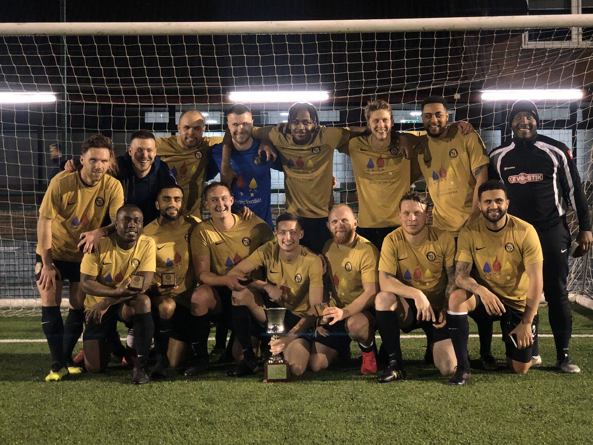 🏆 Congratulations to <a href="/linthwaitejfc/">Linthwaite FC</a>, winners of the Sunday Trophy who beat Sheepscar 2-0 here at #3GFleetLane tonight 👏