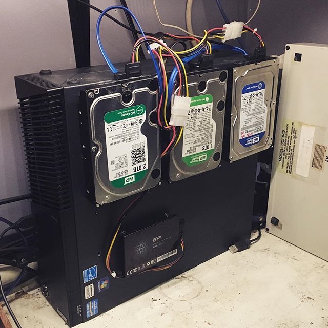 I bought a used computer.  The tower wasn't big enough to house all my hard drives.  Problem solved. 
#sometimesunderweargoesoutsidethepants #computermedicRus #fixed bit.ly/2W5Ngtt