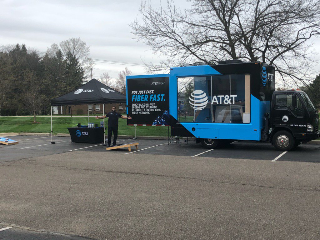 Out here at Roundtree Apartments today!!!!  👉🏾You should pull up and take advantage of are exclusive offers!!!!! <a href="/Samer_Kawash/">Samer Kawash</a> @OliviaLeGLM <a href="/shawnglinski/">Shawn Glinski</a> @Agustin1Chicago <a href="/TomMonahan10/">Tom Monahan</a> <a href="/gigem96r/">Ray Aguirre</a> <a href="/GreaterLakesMkt/">Greater Lakes Market 🌊</a> #RTGPARTY #PaintCentralBlue #Exclusive #Detroit