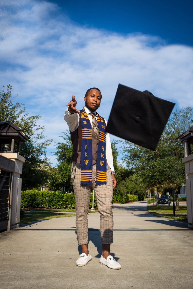 Girl_Im_DLewis's tweet image. Sorry mama took a little longer than expected 🎉⌚️

#GradSZN #FirstGenGrad #AKPsi