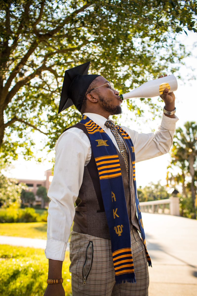 Girl_Im_DLewis's tweet image. Sorry mama took a little longer than expected 🎉⌚️

#GradSZN #FirstGenGrad #AKPsi