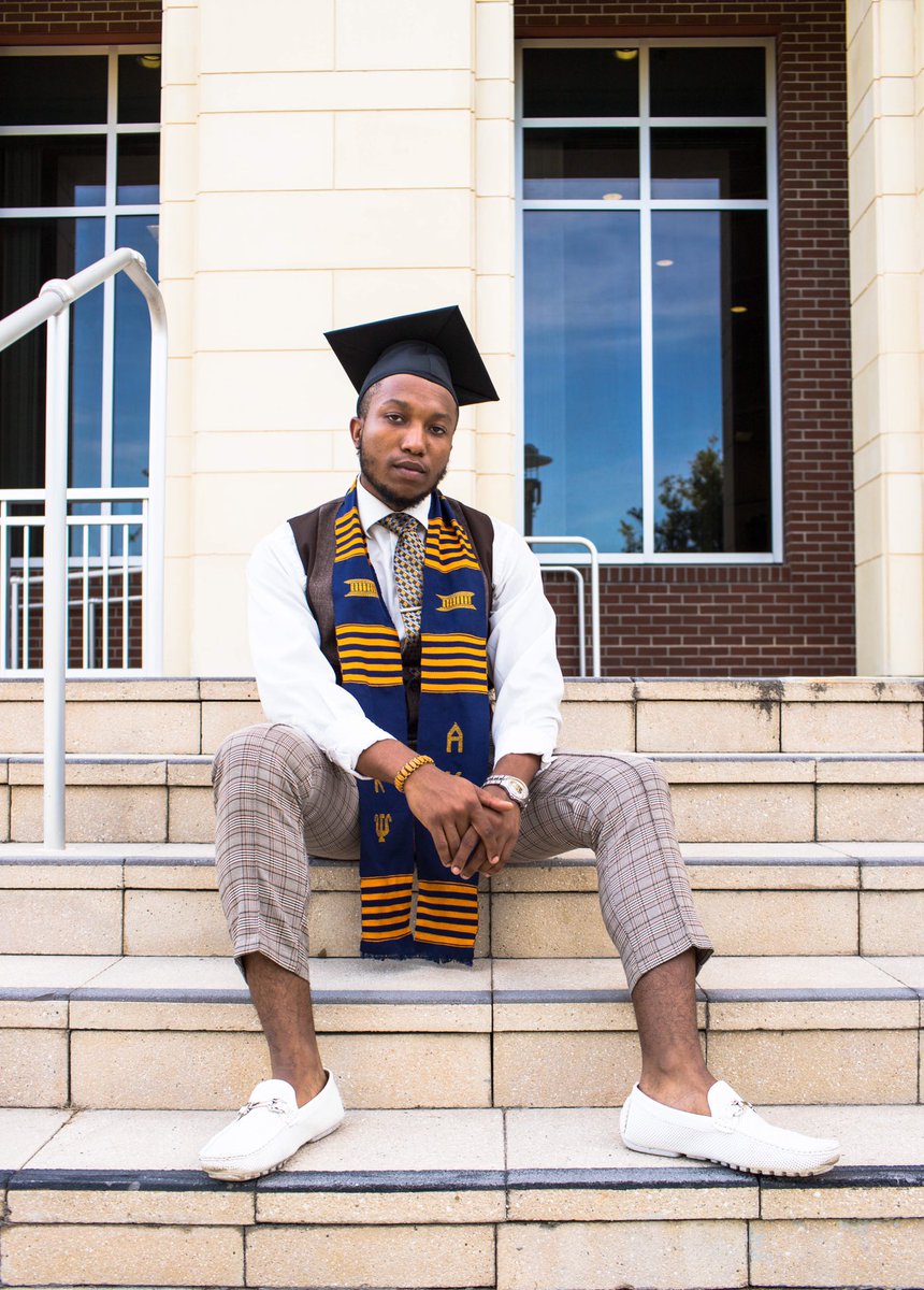 Girl_Im_DLewis's tweet image. Sorry mama took a little longer than expected 🎉⌚️

#GradSZN #FirstGenGrad #AKPsi