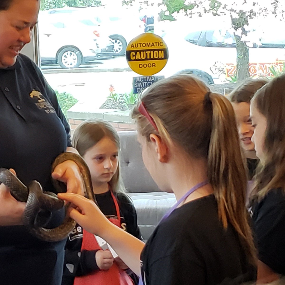 PPGSpringdale's tweet photo. BACTWD 2019 - Pittsburgh Zoo &amp; PPG Aquarium activities https://t.co/BvDTCGm2Il