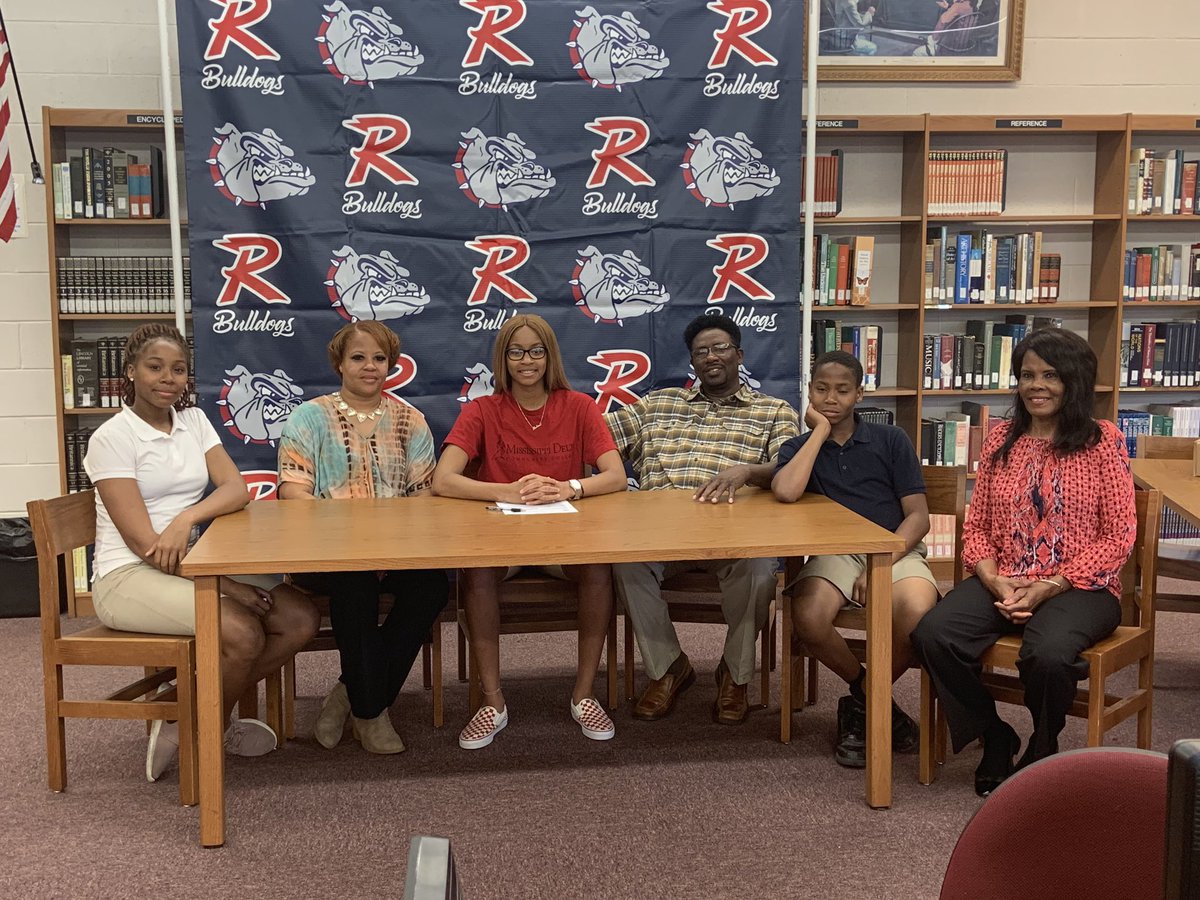 Very blessed to have Kewanna Stewart, a 6’ guard from Riverside High School join our Lady Trojan Basketball program!!
