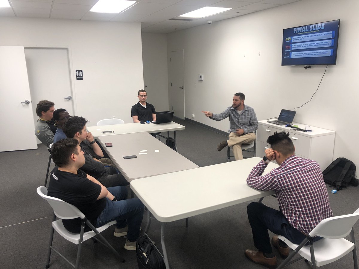 I’m thankful for dynamic personalities, sports analogies, and learning! Great training from <a href="/Timkellogg2012/">Sipp Soda Bar 🥤</a> for @ccComm_Sprint SBE’s! #ThankfulThursdays <a href="/GilbertSprint/">Gilbert Curiel</a> <a href="/david_lopez702/">David Lopez</a> @JamesLeeWC