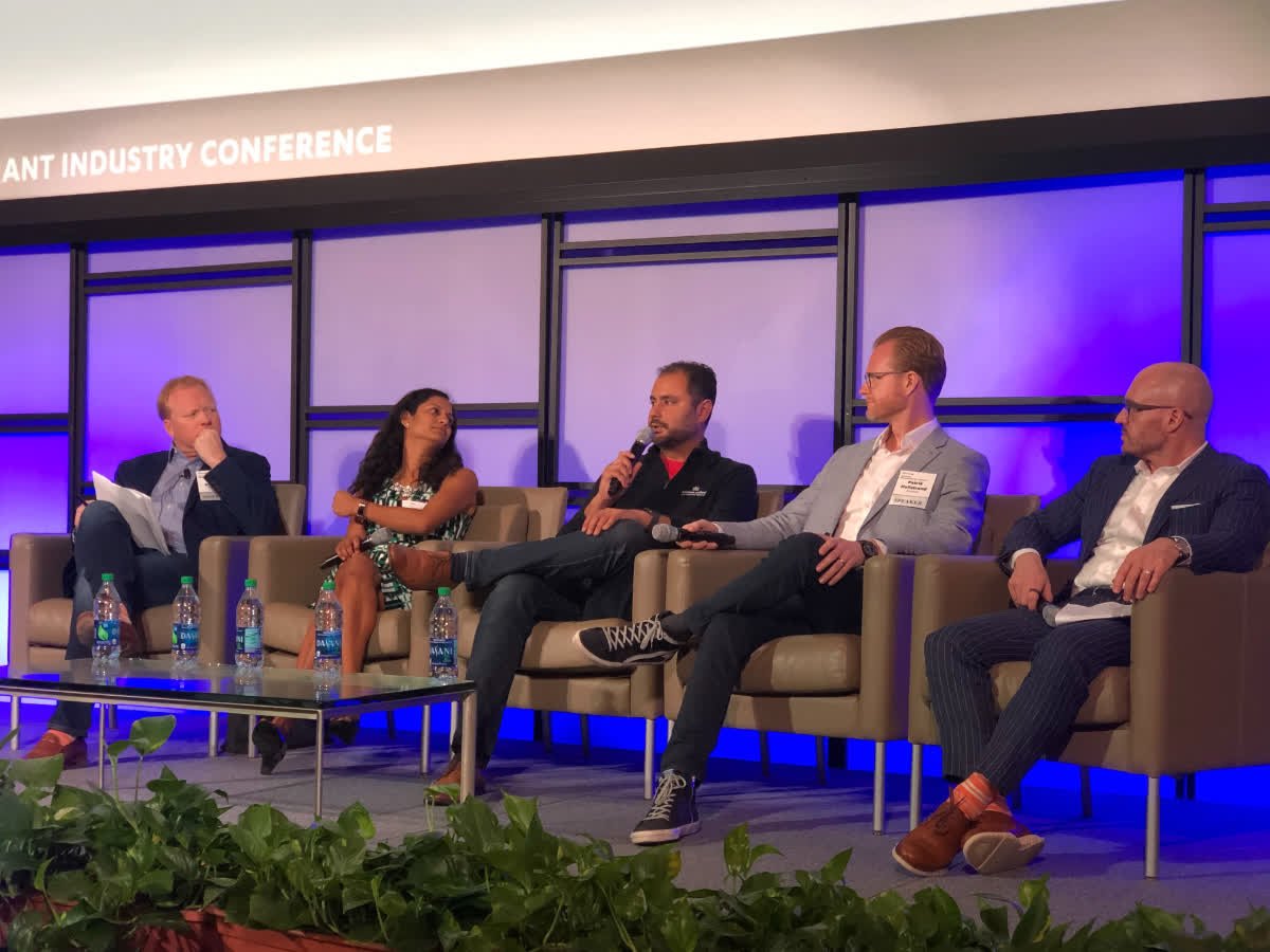 Just finished up the Breakout Brands Panel at the UCLA Ext Restaurant Industry Conference. KU CBO Atul Sood joined Patrik Hellstrand, Meenakshi Nagarajan &amp; Robert Thompson sharing biz insights &amp; gow they're giving themselves the best chance at long-term success. #UCLAxRestCon