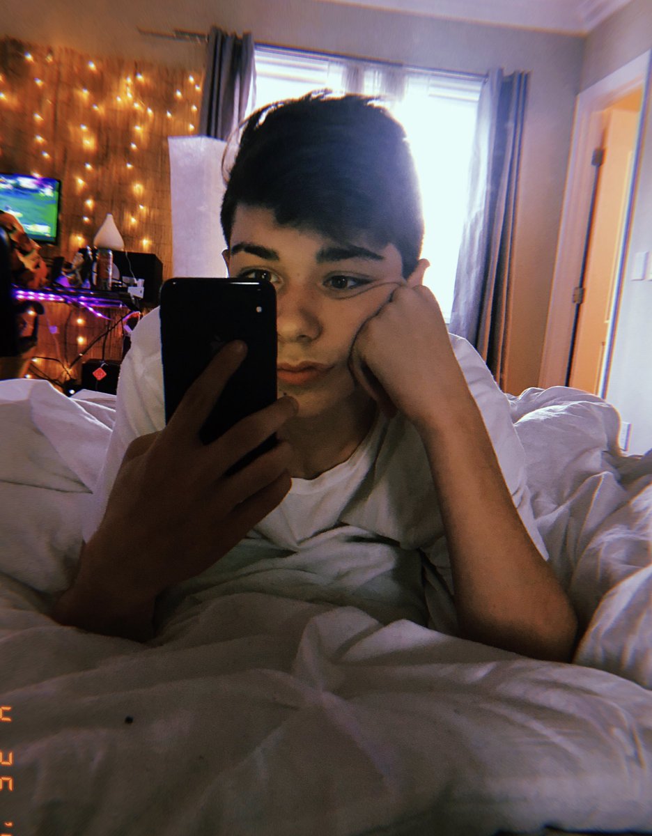 joeybirlem's tweet photo. why am i crossed eyed in this 😤🤣 https://t.co/8eNVyse5ia
