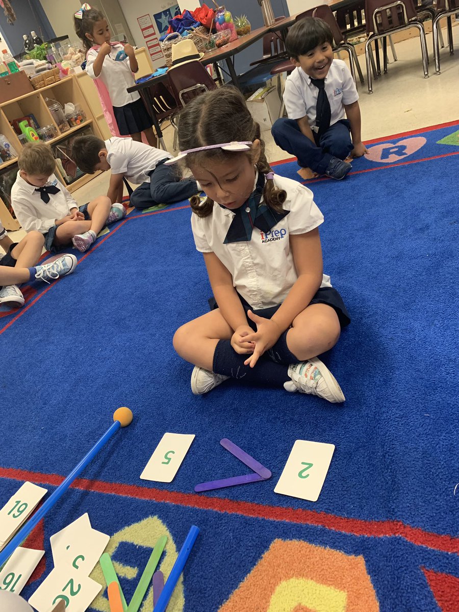 SairaMir3's tweet photo. Opportunities to learn from KG peers are so precious!”Greater than and less than” with an (alligator)symbol is fun to grasp the concept! #MathInPreK https://t.co/cITVv6mUhr