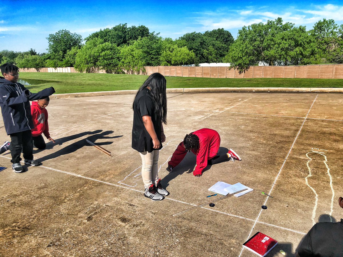 mrgaines_sciguy's tweet photo. Shadow science lab to track the apparent motion of the sun due to the earth’s rotation. One of my favorites. I love the reaction after I have them double check their drawing after 30 mins and they realize their shadow changed! #FunInTheSun #authenticLEARNING #DiscoveryBased https://t.co/7tgzIP9nnU
