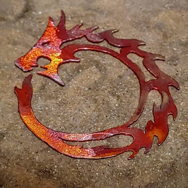 TangledEarthArt's tweet photo. Something newish. Hand cut copper dragon pendant, textured and then flame-painted. I'm going to have to experiment with sealants but I kinda love it!
#handcut #pierced #piercedjewelry #copper #flamepaintedcopperjewelry #flame #flamepainted #handmadejewe… https://t.co/Q2Z8jlhUOl https://t.co/ig3XJlP7It