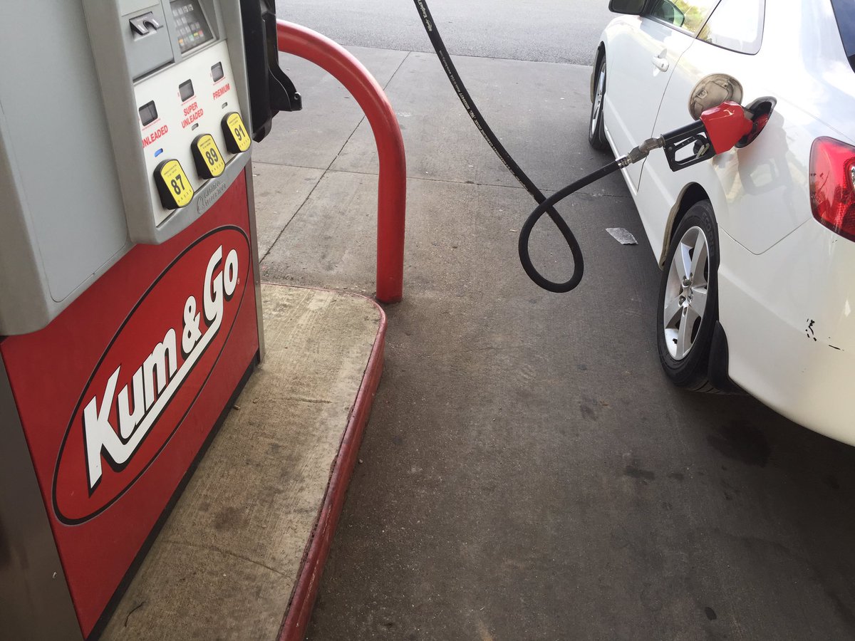 Pamelamarcom1's tweet photo. Still time left to support @kumandgo Gallons for Growth to benefit SPS students and @Foundation4SPS Back to School grants! You have til midnight! ❤️⛽️😀 https://t.co/XWOjv2DJtD