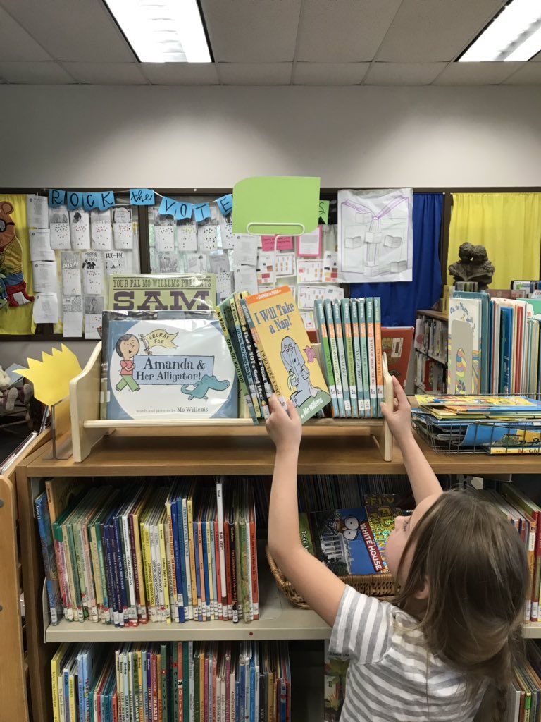 librarianlaceym's tweet photo. Our Mo Willems shelf, the most popular shelf in the library! #hosealibrary #sjsdlibraries @hoseahawks https://t.co/INXU2W8fBY