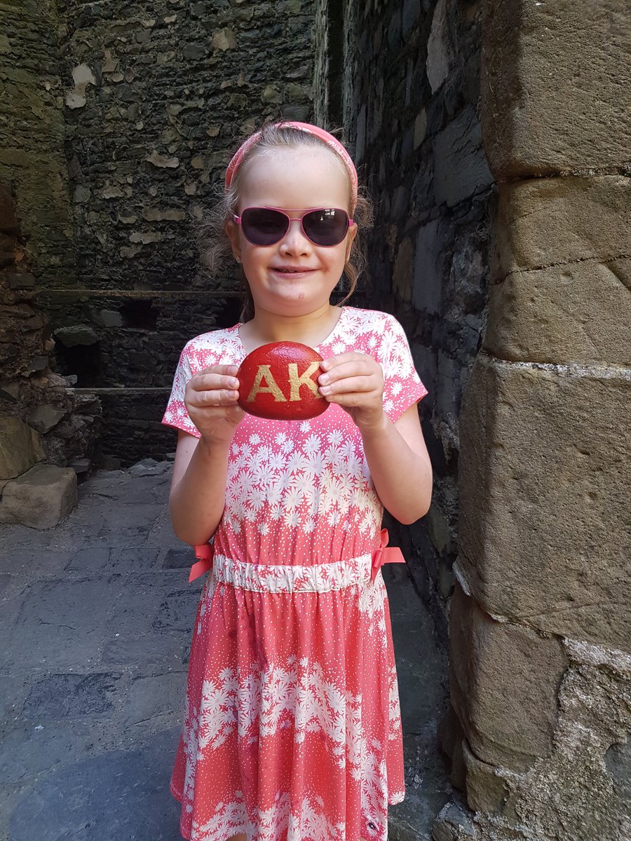Ava Kelly after finding her initialled #akrocks hidden rock by <a href="/ArdudwyKnights/">ardudwy knights</a> at @Harlech_Castle