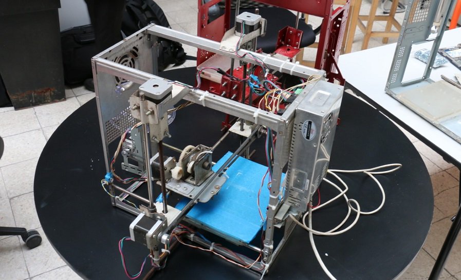 3DprintAfrica's tweet photo. L’imprimante 3D aura sur notre époque un impact semblable au rôle que joua l’invention de la machine à vapeur dans le déclenchement et la promotion du XIXème siècle industriel.
@woelab @sename_ @woebots_  @EtriLabs @LfriiMedia @fablablux @republicoftogo @hp @IBM #Tavio  #Wafate https://t.co/CKBCrKTkek