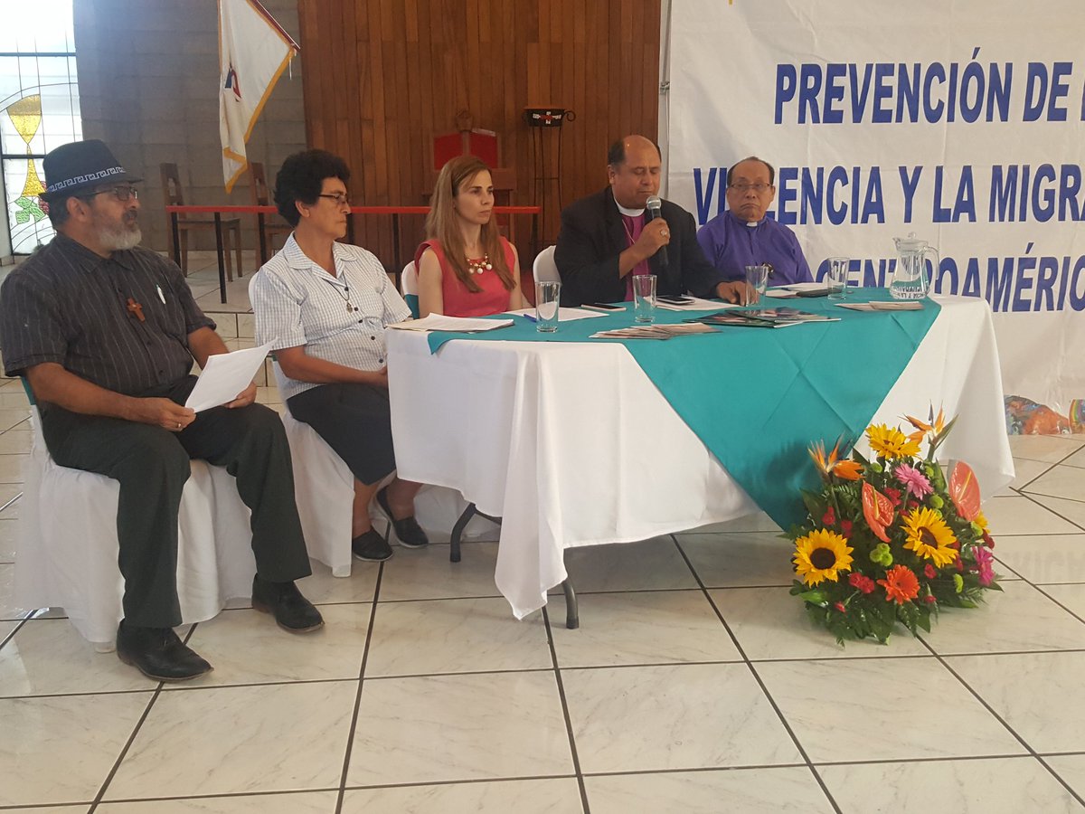 En el conversatorio participa los obispos Medardo Gómez, David Alvarado;Vera Leal, de <a href="/ArigatouGNRC/">Global Network of Religions for Children</a> y hna.Claudia Echeverría, pasionista