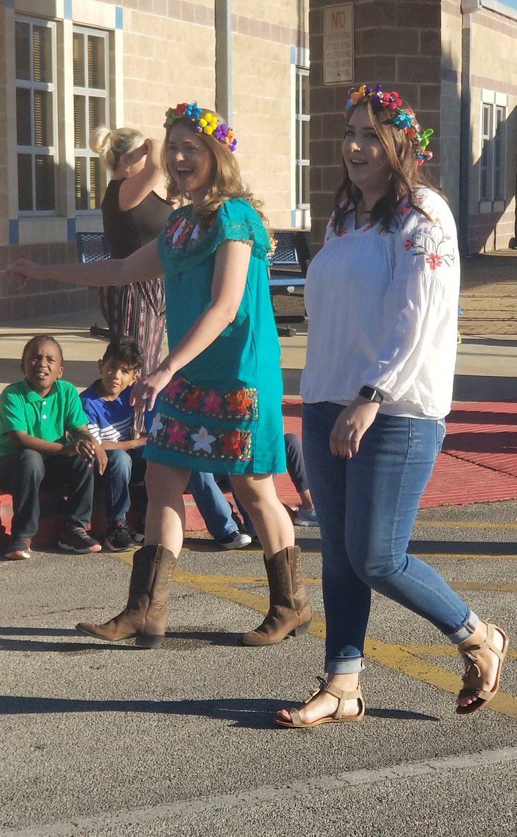 mrs_shoemake's tweet photo. Miss. Surach and Mrs. Smullen were our beautiful grand Marshall's for the parade. Great job leading the pack ladies! #starwildcard #teachersoftheyear #fiestaparade @ChristySmullen @Ms_Surach https://t.co/OuELWquOGQ