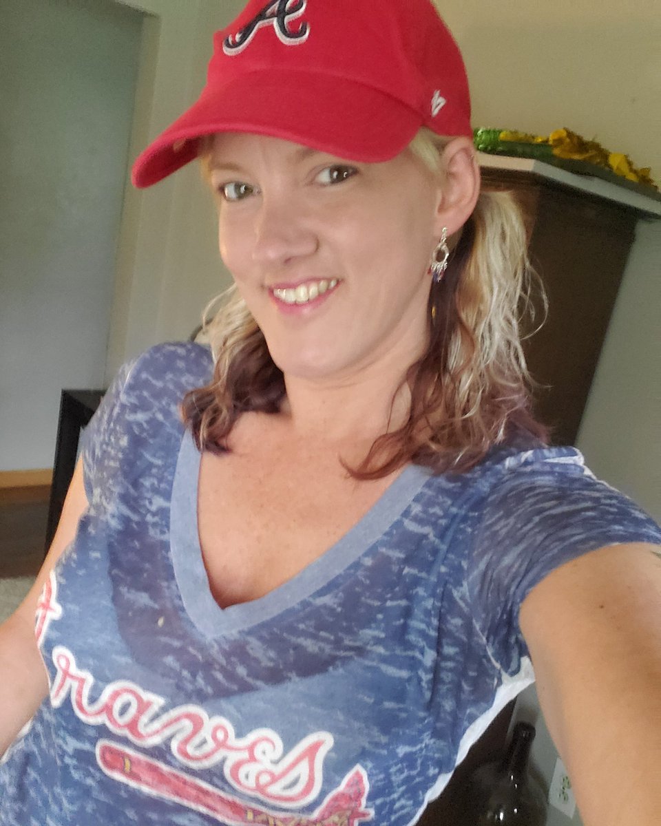 Tra_Lynn75's tweet photo. Game 3 of the Reds vs my Atl boys! @Braves ! Tie breaker game of the series! Lets go Braves! #thisishowwechop #ChopOn https://t.co/fIiFCK0LXL