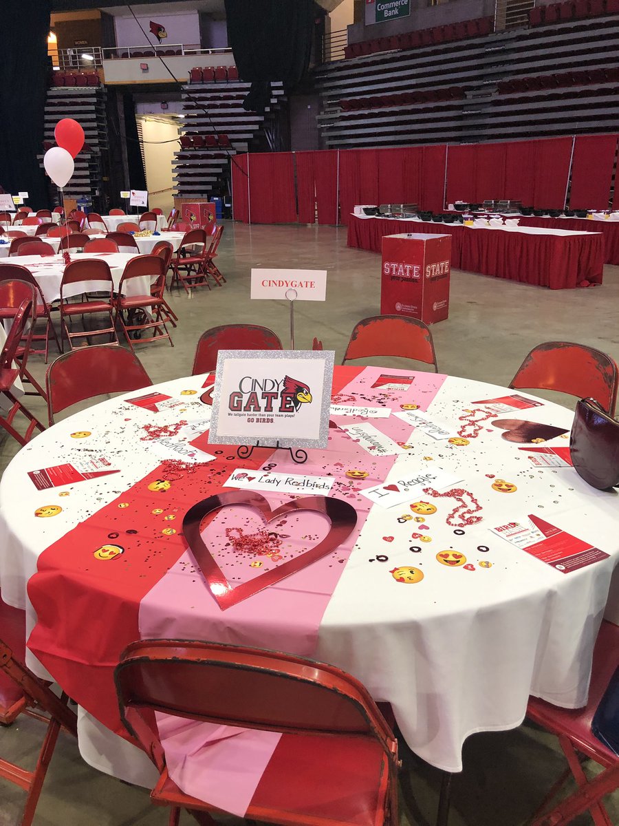 morans14's tweet photo. #BirdBash table decor is complete. See you all there! #BackTheBirds #BackAllTheBirds #RedbirdTwitter https://t.co/4CGhviw9Fc