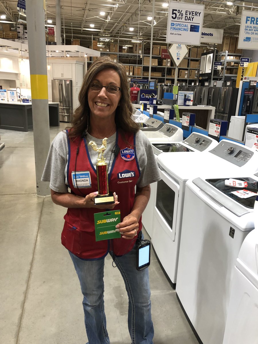 1280Market's tweet photo. Congrats to Rhonda!!!  Top performing specialist in 579, and winner of the famous Mo-Crow award!!! https://t.co/jcNagYxmXL